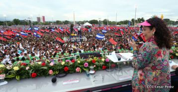 Daniel y Rosario celebran el 37 Aniversario de la Revolución Popular Sandinista