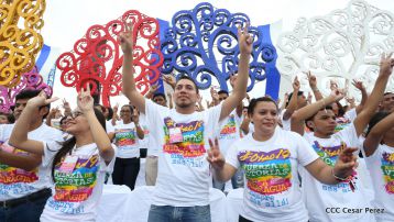 Daniel y Rosario celebran el 37 Aniversario de la Revolución Popular Sandinista