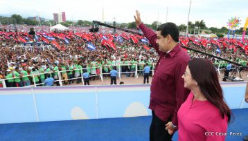 Daniel y Rosario celebran el 37 Aniversario de la Revolución Popular Sandinista