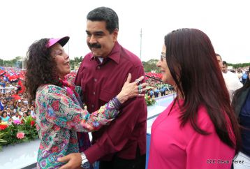 Daniel y Rosario celebran el 37 Aniversario de la Revolución Popular Sandinista