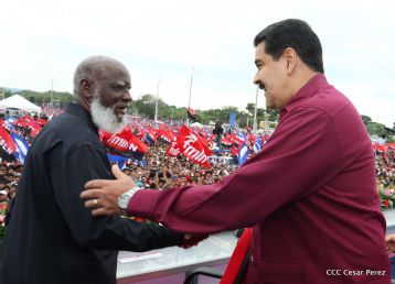 Daniel y Rosario celebran el 37 Aniversario de la Revolución Popular Sandinista