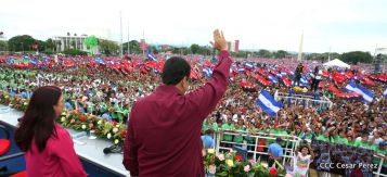 Daniel y Rosario celebran el 37 Aniversario de la Revolución Popular Sandinista