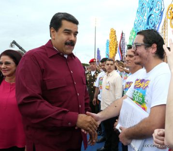 Daniel y Rosario celebran el 37 Aniversario de la Revolución Popular Sandinista