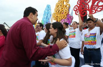 Daniel y Rosario celebran el 37 Aniversario de la Revolución Popular Sandinista
