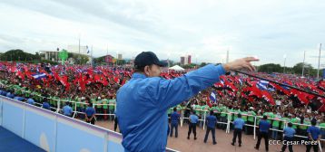 Daniel y Rosario celebran el 37 Aniversario de la Revolución Popular Sandinista