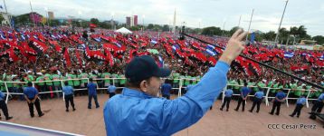 Daniel y Rosario celebran el 37 Aniversario de la Revolución Popular Sandinista
