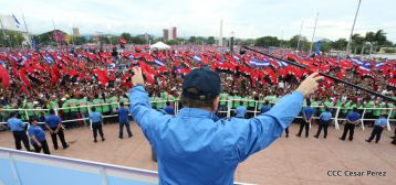 Daniel y Rosario celebran el 37 Aniversario de la Revolución Popular Sandinista