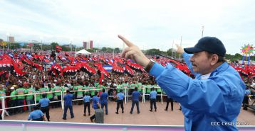 Daniel y Rosario celebran el 37 Aniversario de la Revolución Popular Sandinista