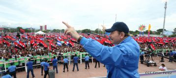 Daniel y Rosario celebran el 37 Aniversario de la Revolución Popular Sandinista