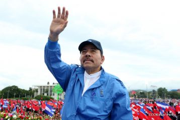 Daniel y Rosario celebran el 37 Aniversario de la Revolución Popular Sandinista