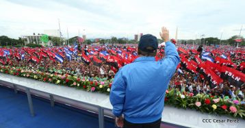 Daniel y Rosario celebran el 37 Aniversario de la Revolución Popular Sandinista