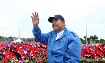 Daniel y Rosario celebran el 37 Aniversario de la Revolución Popular Sandinista