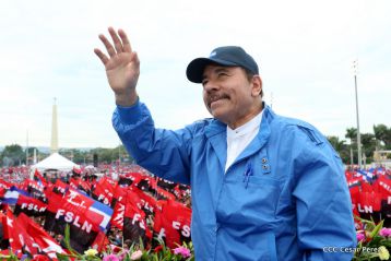 Daniel y Rosario celebran el 37 Aniversario de la Revolución Popular Sandinista