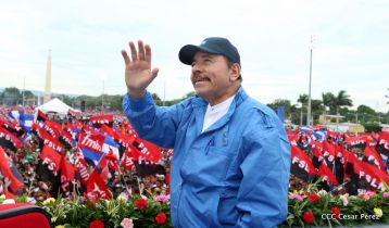 Daniel y Rosario celebran el 37 Aniversario de la Revolución Popular Sandinista
