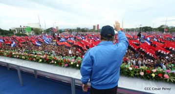 Daniel y Rosario celebran el 37 Aniversario de la Revolución Popular Sandinista