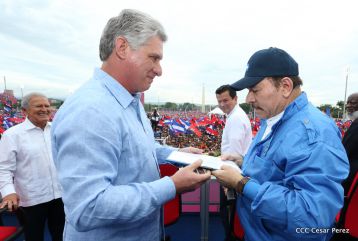 Daniel y Rosario celebran el 37 Aniversario de la Revolución Popular Sandinista