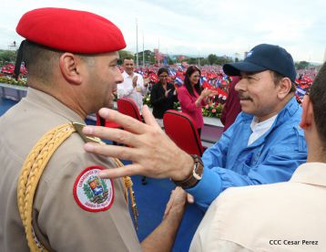 Daniel y Rosario celebran el 37 Aniversario de la Revolución Popular Sandinista