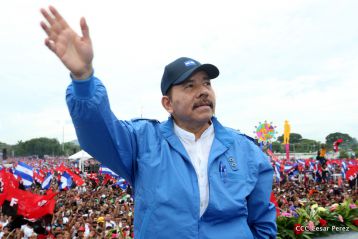 Daniel y Rosario celebran el 37 Aniversario de la Revolución Popular Sandinista