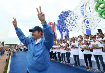 Daniel y Rosario celebran el 37 Aniversario de la Revolución Popular Sandinista