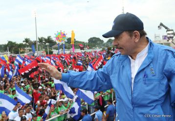 Daniel y Rosario celebran el 37 Aniversario de la Revolución Popular Sandinista