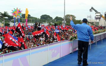 Daniel y Rosario celebran el 37 Aniversario de la Revolución Popular Sandinista