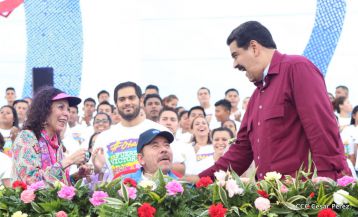 Daniel y Rosario celebran el 37 Aniversario de la Revolución Popular Sandinista