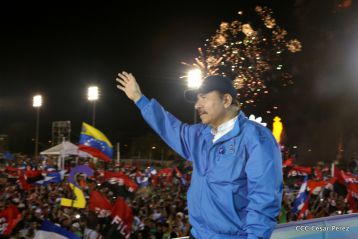 Daniel y Rosario celebran el 37 Aniversario de la Revolución Popular Sandinista