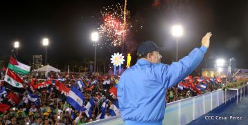 Daniel y Rosario celebran el 37 Aniversario de la Revolución Popular Sandinista
