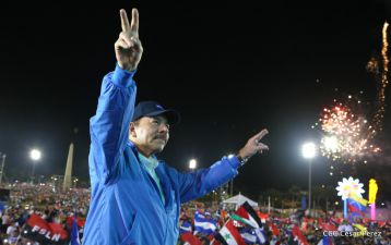 Daniel y Rosario celebran el 37 Aniversario de la Revolución Popular Sandinista