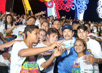 Daniel y Rosario celebran el 37 Aniversario de la Revolución Popular Sandinista