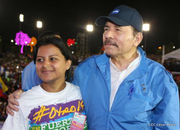 Daniel y Rosario celebran el 37 Aniversario de la Revolución Popular Sandinista