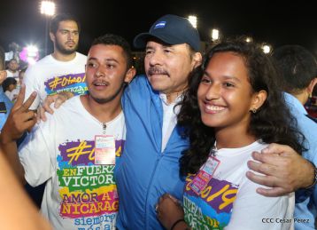 Daniel y Rosario celebran el 37 Aniversario de la Revolución Popular Sandinista