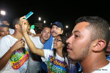Daniel y Rosario celebran el 37 Aniversario de la Revolución Popular Sandinista