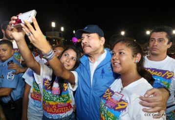 Daniel y Rosario celebran el 37 Aniversario de la Revolución Popular Sandinista
