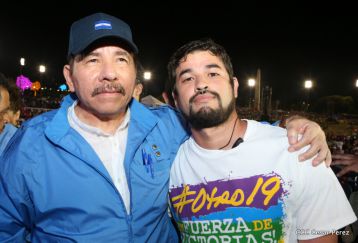 Daniel y Rosario celebran el 37 Aniversario de la Revolución Popular Sandinista