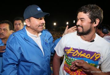 Daniel y Rosario celebran el 37 Aniversario de la Revolución Popular Sandinista