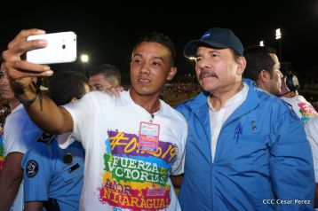 Daniel y Rosario celebran el 37 Aniversario de la Revolución Popular Sandinista