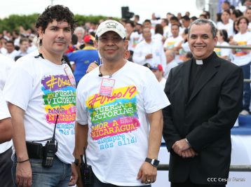 Daniel y Rosario celebran el 37 Aniversario de la Revolución Popular Sandinista