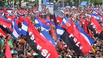 Daniel y Rosario celebran el 37 Aniversario de la Revolución Popular Sandinista