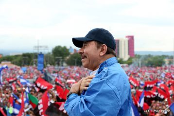 Daniel y Rosario celebran el 37 Aniversario de la Revolución Popular Sandinista