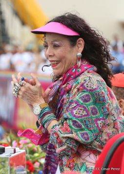 Daniel y Rosario celebran el 37 Aniversario de la Revolución Popular Sandinista