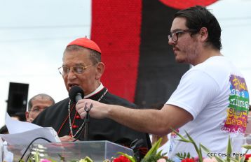 Daniel y Rosario celebran el 37 Aniversario de la Revolución Popular Sandinista