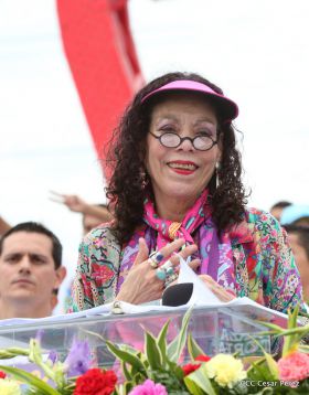 Daniel y Rosario celebran el 37 Aniversario de la Revolución Popular Sandinista