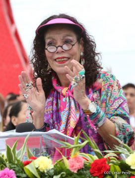 Daniel y Rosario celebran el 37 Aniversario de la Revolución Popular Sandinista