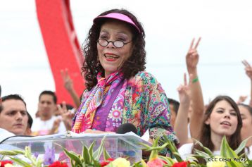 Daniel y Rosario celebran el 37 Aniversario de la Revolución Popular Sandinista