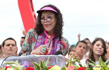 Daniel y Rosario celebran el 37 Aniversario de la Revolución Popular Sandinista