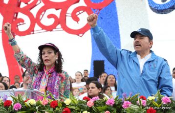 Daniel y Rosario celebran el 37 Aniversario de la Revolución Popular Sandinista