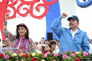 Daniel y Rosario celebran el 37 Aniversario de la Revolución Popular Sandinista