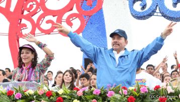 Daniel y Rosario celebran el 37 Aniversario de la Revolución Popular Sandinista