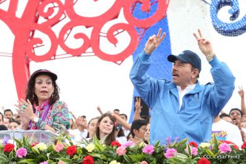 Daniel y Rosario celebran el 37 Aniversario de la Revolución Popular Sandinista